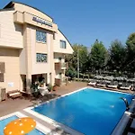 Plaza Kemer