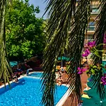 Plaza Hotel 4*