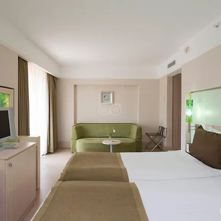 Ambassador Plaza 4*