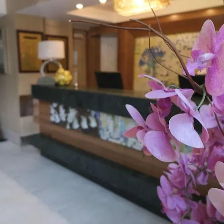 Ambassador Plaza 酒店 凯梅尔