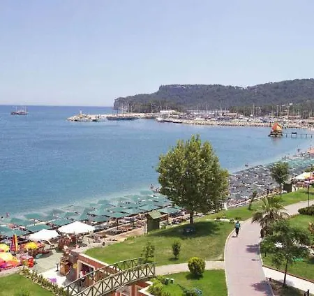 Ambassador Plaza Hotel 4*