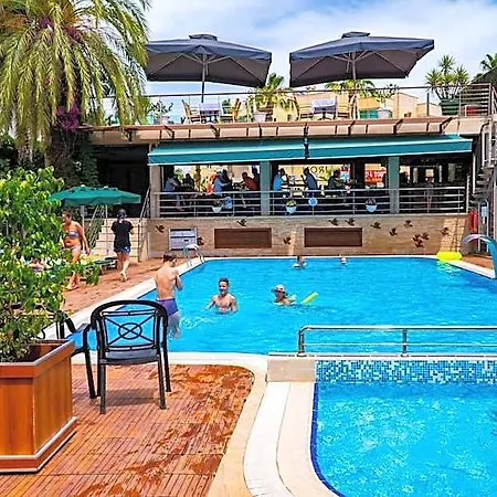 Plaza 4*