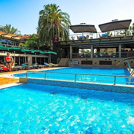 Plaza 4*