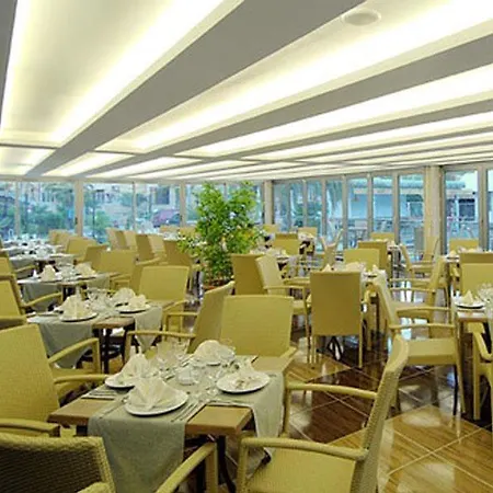 酒店 Ambassador Plaza 4*