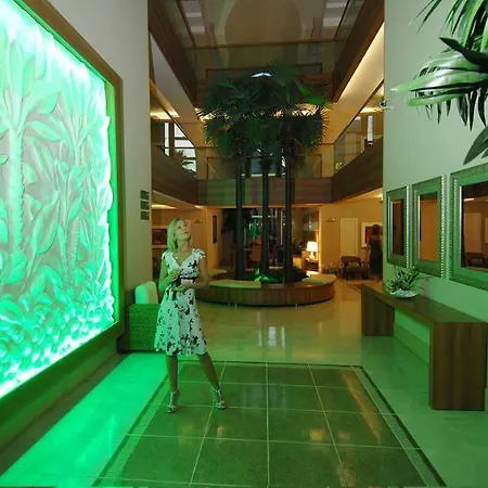Hotel Ambassador Plaza