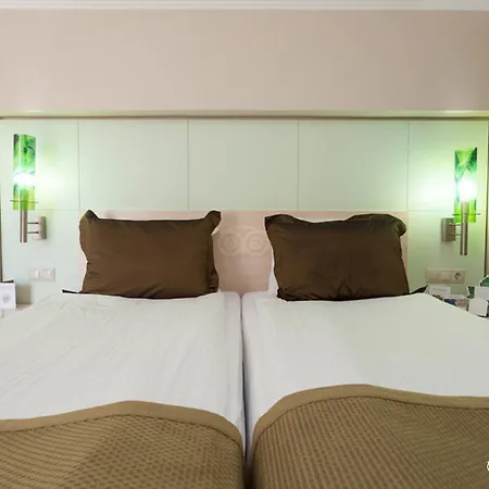 מלון Plaza קמר