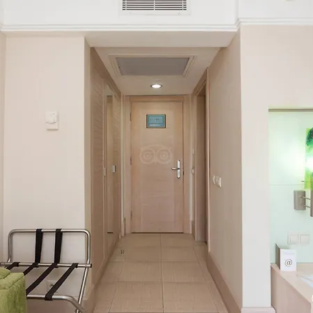 מלון Plaza קמר